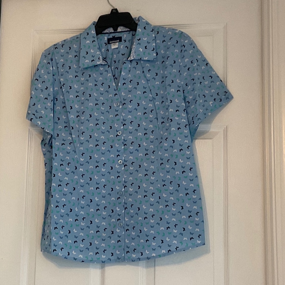 size XL, bust up to 44β inches, new condition, butterfly π¦ button down - Picture 2 of 14